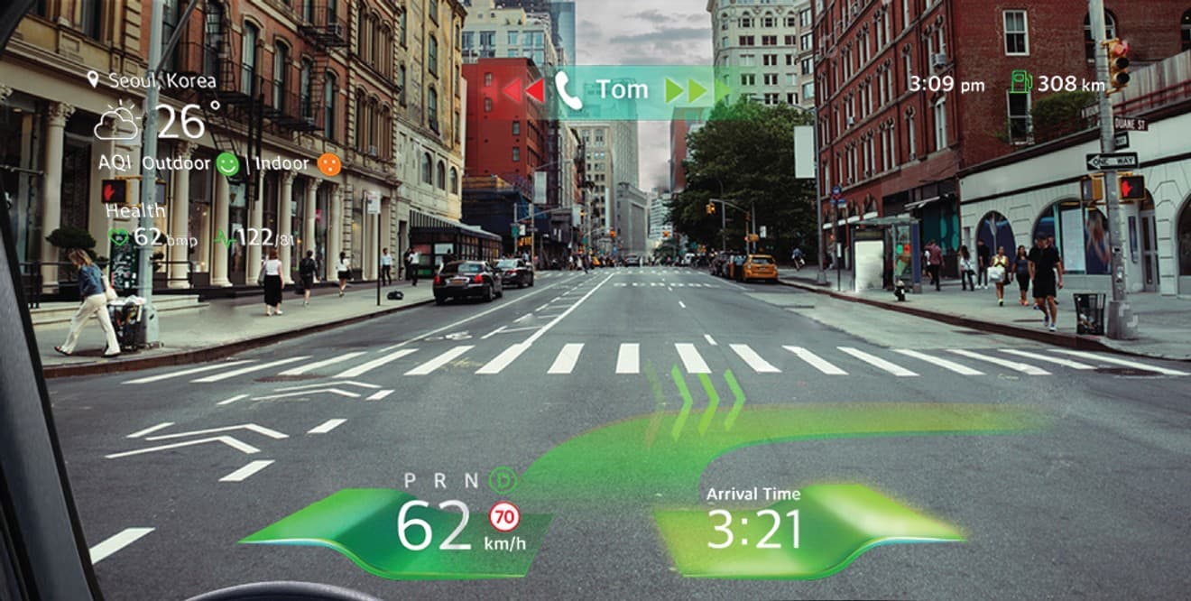 Normal driving HUD screen — Core info kept + call alerts minimized